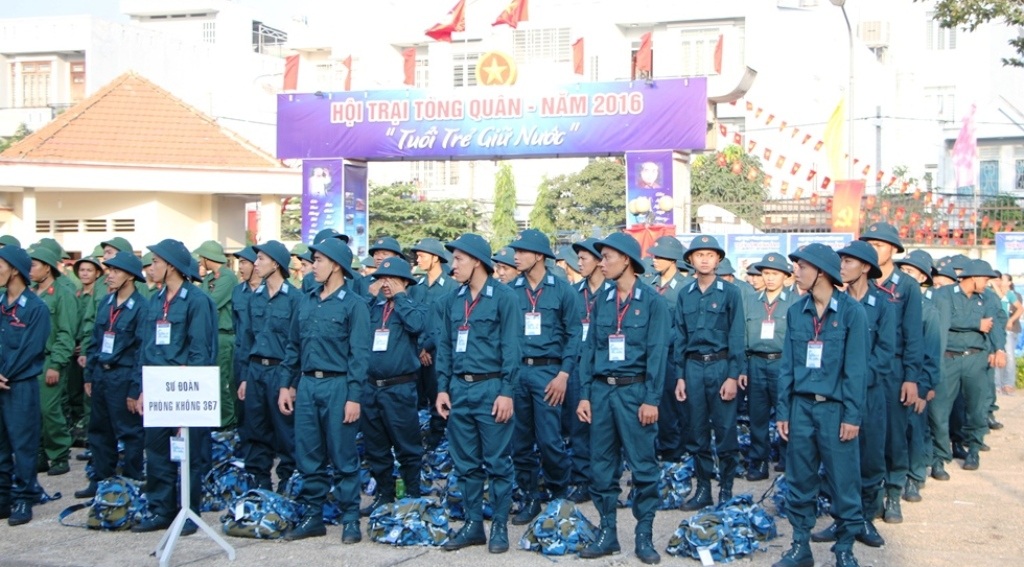 Hơn 4.100 thanh niên lên đường nhập ngũ - 2 Hơn 4.100 thanh niên thành phố hăng hái lên đường nhập ngũ