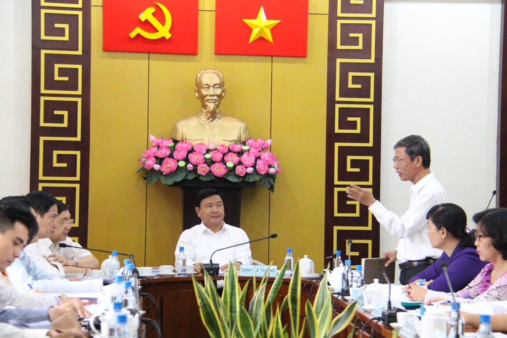 Bí thư Thăng: Nhà dân sập thì mấy ông lãnh đạo cũng... "sập"! - 1 Ủy viên Bộ Chính trị, Bí thư Thành ủy Đinh La Thăng làm việc với quận ủy quận 1