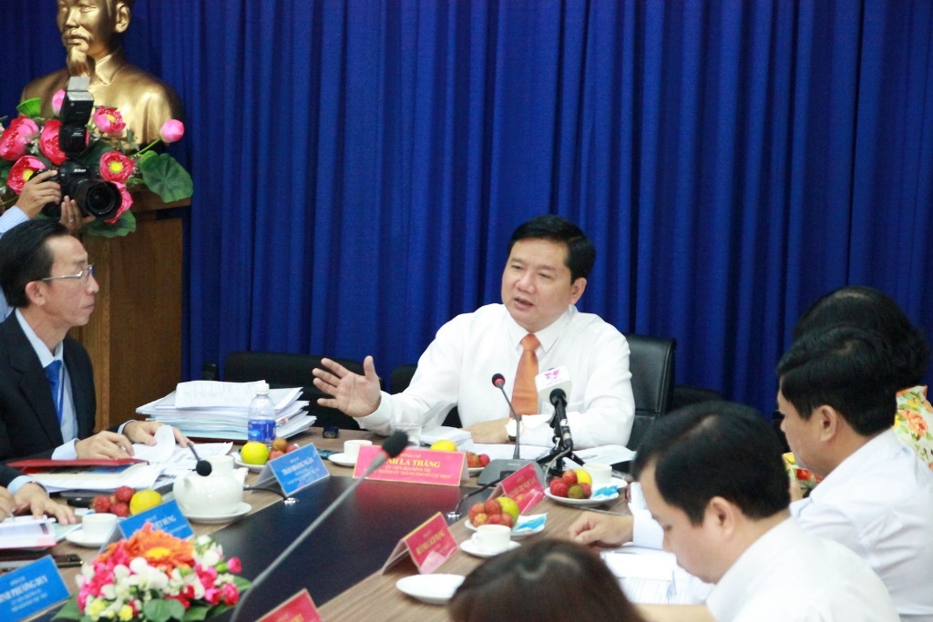 Bí thư Thăng: Hãy mời bà Mai Kiều Liên vào dạy ở Học viện cán bộ - 2 Bí thư Đinh La Thăng yêu cầu Học viện Cán bộ TP cho ra đời những cán bộ rất thực tiễn, không lý luận xa vời