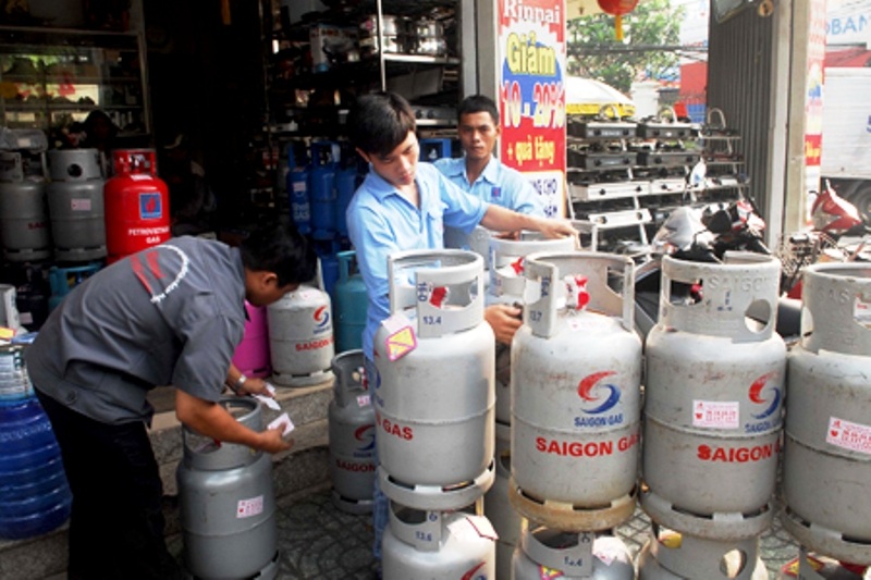 Từ 1/4, giá gas tăng gần 10.000 đồng/bình - 1 Từ 1/4, giá gas bán lẻ tại thị trường TPHCM là 268.000 đồng/bình 12kg