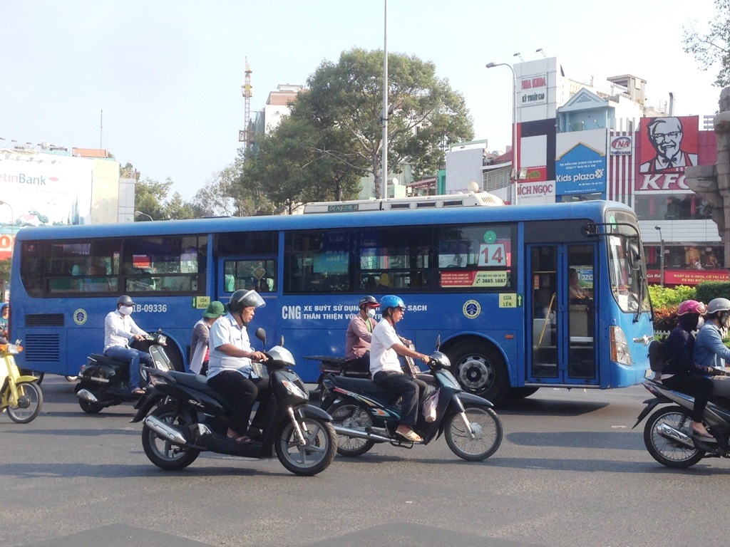 Xe buýt sạch - còn lắm gian nan - 2 Xe buýt CNG vừa thân thiện môi trường lại tiết kiệm chi phí vận hành