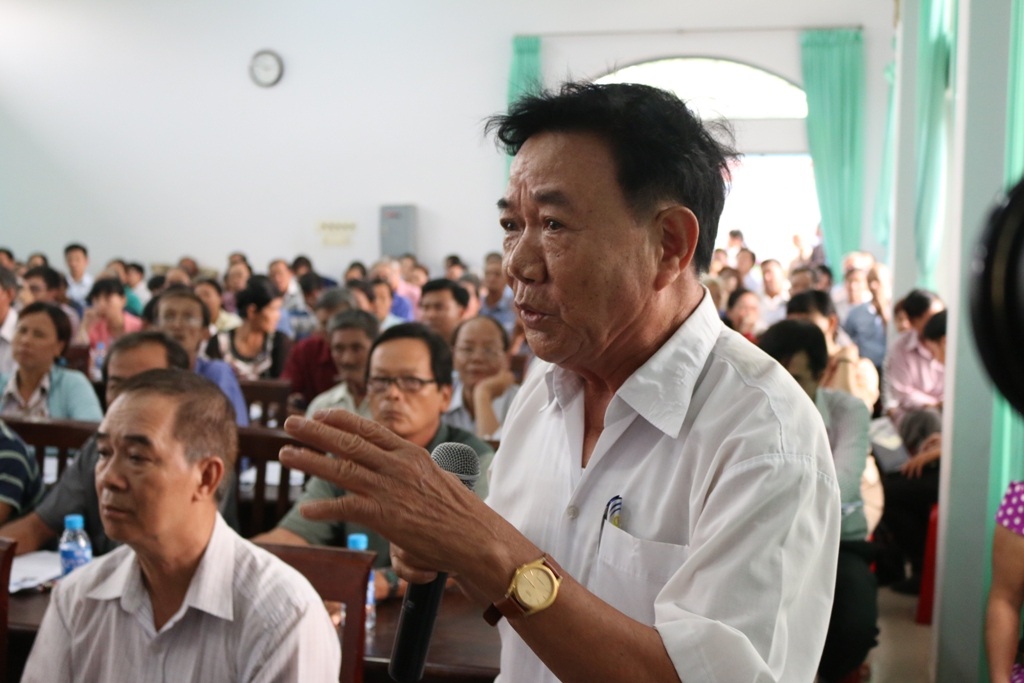 Bí thư Thăng phê bình Chủ tịch huyện Hóc Môn vì để dân bị ô nhiễm - 1 Cử tri Đinh Thanh Giảng phản việc ô nhiễm môi trường nghiêm trọng tại khu vực bãi rác Đông Thạnh, ảnh hưởng đến sức khỏe người dân