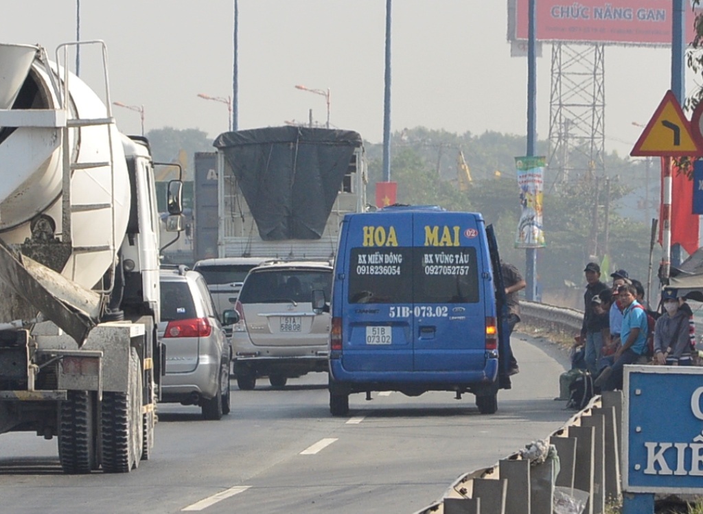 Thực trạng xe dù, bến cóc trên địa bàn thành phố ngày càng diễn biến phức tạp