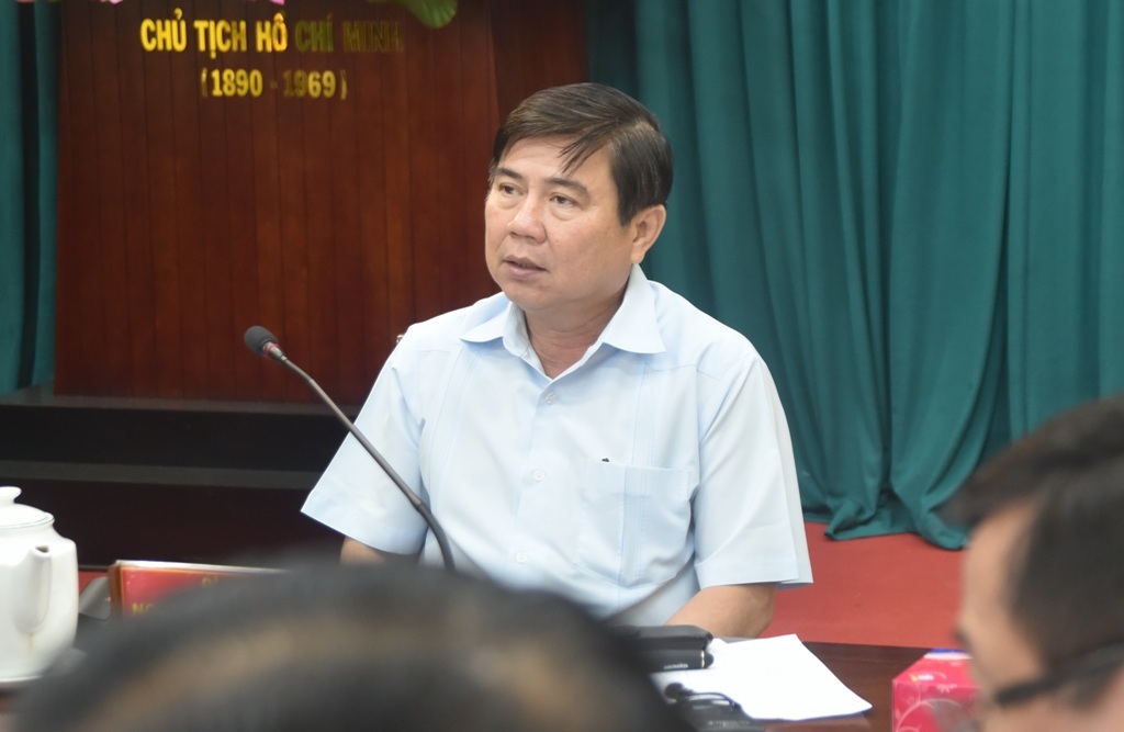 Chủ tịch TP HCM phê bình cán bộ sau khi thị sát "nhà dân biến thành hầm" - 3 Chủ tịch UBND TP Nguyễn Thành Phong phê bình Trung tâm điều hành chương trình chống ngập vì tắc trách