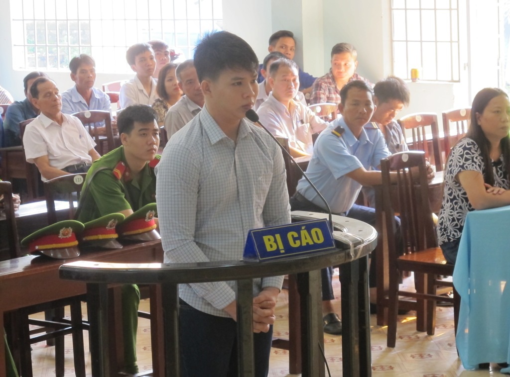 Tử hình công nhân dùng xà beng đánh chết bảo vệ - 1 Bị cáo Trần Hoàng Anh tại phiên tòa xét xử