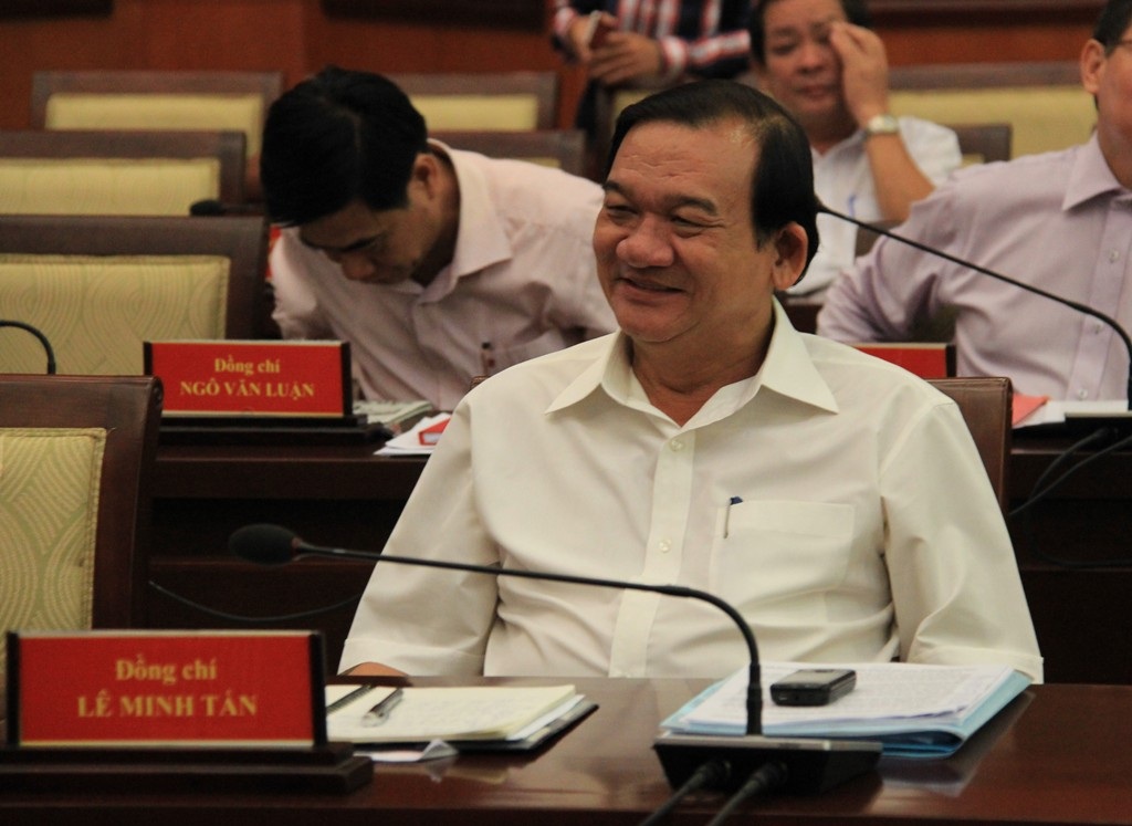 Ông Lê Minh Tấn bị khiển trách vì đãi tiệc trong giờ hành chính