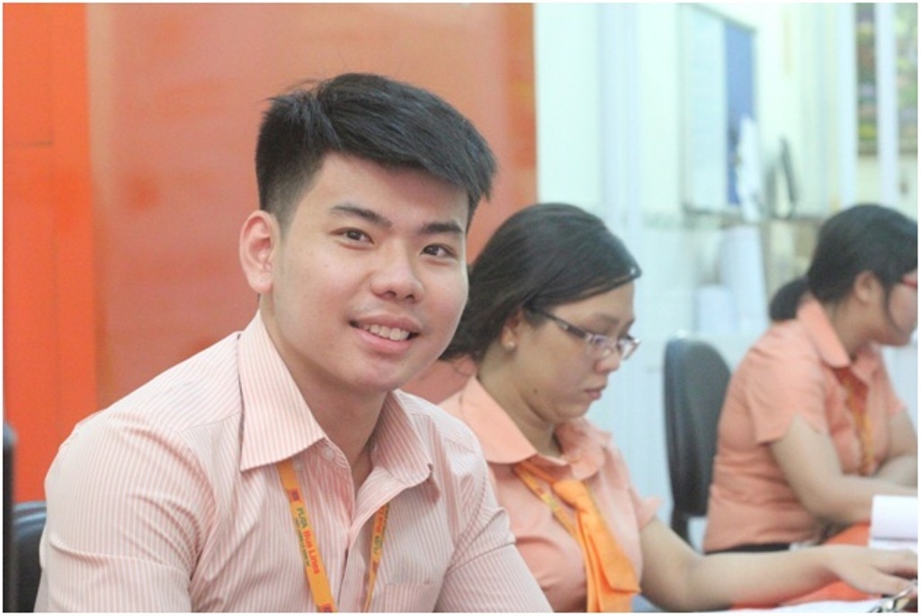 Những người lạ nhưng rất quen trên tuyến xe đường dài - 6 Là những bạn trẻ làm việc tại phòng vé
