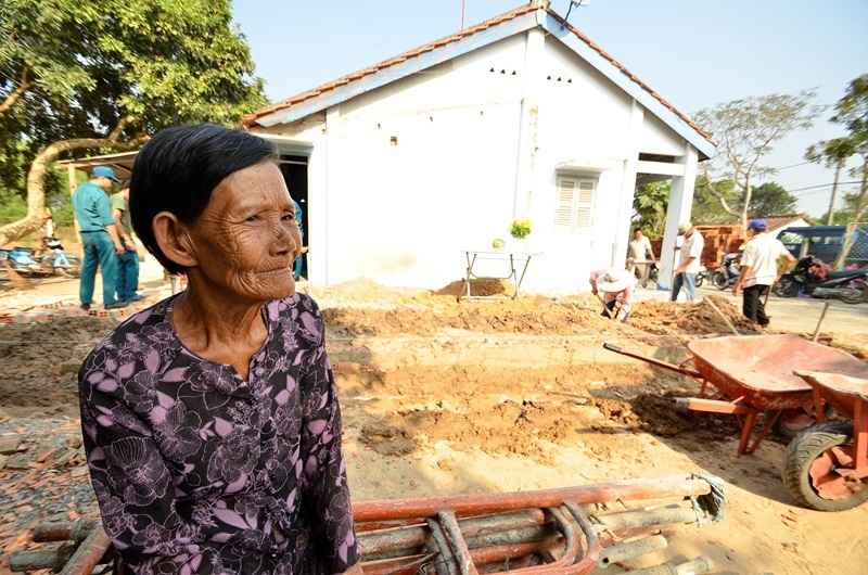 TPHCM: Kiến nghị hỗ trợ nhà ở cho vợ liệt sĩ tái giá - 1 Thân nhân liệt sĩ ở huyện Củ Chi được hỗ trợ xây nhà mới từ nguồn tiền ngân sách và doanh nghiệp đóng góp
