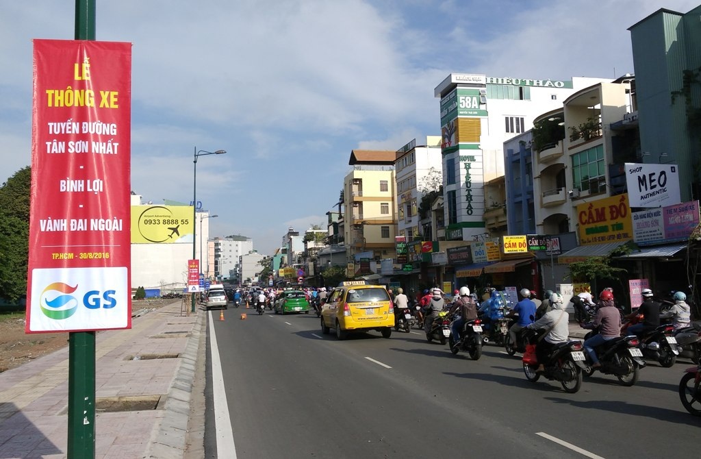 Thông xe toàn tuyến đại lộ đẹp nhất Sài Gòn - 2 Tổ chức lưu thông 1 chiều trên đường Bạch Đằng và hạn chế ô tô sẽ góp phần giảm ùn tắc tuyến đường ra vào sân bay Tân Sơn Nhất
