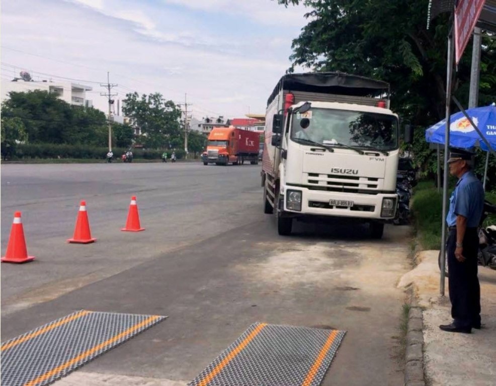TPHCM sử dụng cân tự động để kiểm soát xe quá tải