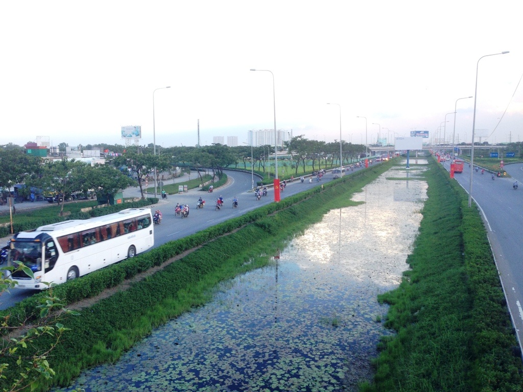 Phà Cát Lái nêm kín người, đường cao tốc... quá tải - 15 Nhiều người chọn phương án trở lại Sài Gòn vào chiều hôm qua và sáng nay, không tập trung cùng thời điểm nên giao thông không căng thẳng như những dịp nghỉ lễ trước