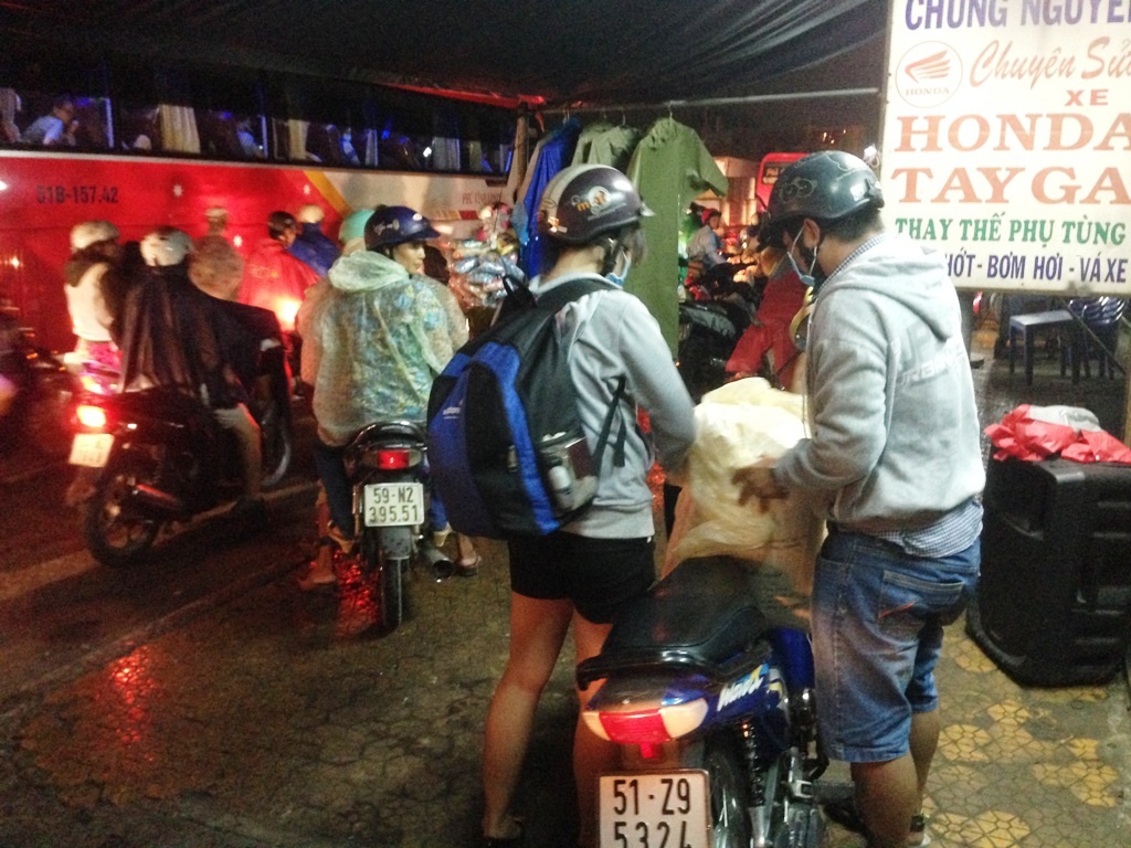 Phà Cát Lái nêm kín người, đường cao tốc... quá tải - 19 Phà Cát Lái nêm kín người, đường cao tốc... quá tải - 19
