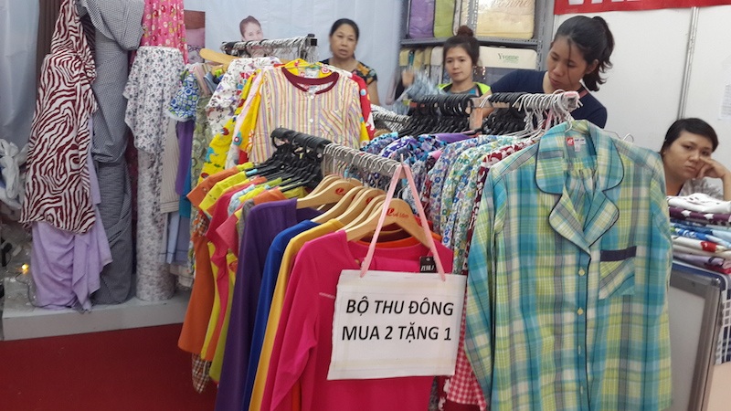 Nhận diện hàng Việt: Gà đồi, lợn mán và quần áo "sale off" - 12 Nhận diện hàng Việt: Gà đồi, lợn mán và quần áo "sale off" - 12