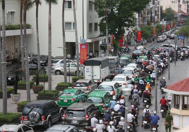 Thu nhập trung bình cũng mua được ô tô: Thôi đừng chiêm bao! - 1 Thu nhập trung bình cũng mua được ô tô: Thôi đừng chiêm bao! - 1