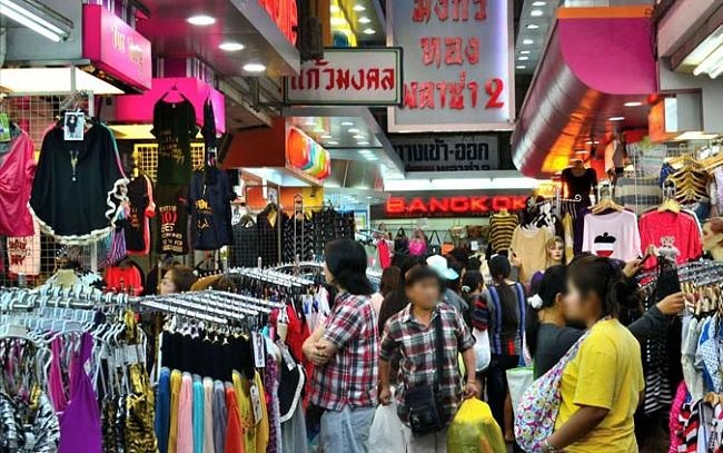 Dân nhà giàu ào ạt ra nước ngoài mua sắm cho Tết Nguyên đán - 1 Đợt nghỉ ngắn 3 ngày nên nhiều người lựa chọn các địa điểm gần như Thái Lan, Singapore, Hồng Kông để tới du lịch kết hợp mua sắm cho Tết Nguyên Đán.