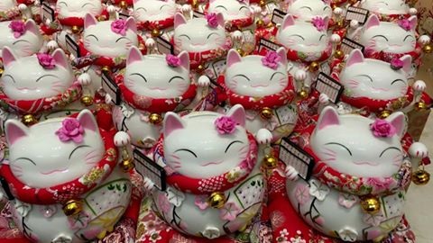 “Vật cầu may” bằng vàng "cháy hàng" trong ngày vía Thần Tài - 3 Mèo Thần Tài được rao bán trên mạng xã hội.