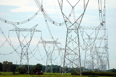 EVN xin lỗi vì sét làm bật đường dây 500kV! - 1
Vào lúc 19h41 ngày 30/5/2016 do mưa to và có sét đã làm bật 2 đường dây 500kV Hà Tĩnh - Đà Nẵng và Vũng Áng - Đà Nẵng, gây mất liên kết hệ thống điện.