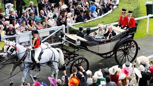 "Tiếng thơm" của gia đình hoàng gia mang về bạc tỷ cho kinh tế Anh - 2 Tuần lễ đua ngựa Royal Ascot ở Anh