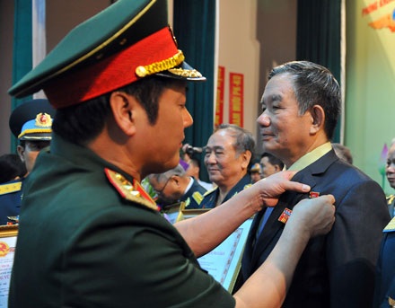 Anh hùng Từ Đễ: “Ước mình trẻ lại để được lái máy bay chiến đấu” - 2 Anh hùng Từ Đễ: “Ước mình trẻ lại để được lái máy bay chiến đấu” - 2