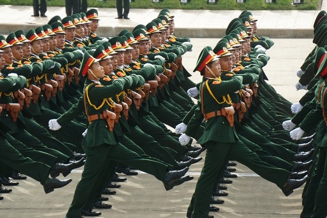 Công dân được gọi vào nhập ngũ phục vụ trong quân đội được phong cấp bậc binh nhì. (Ảnh: Hữu Nghị).