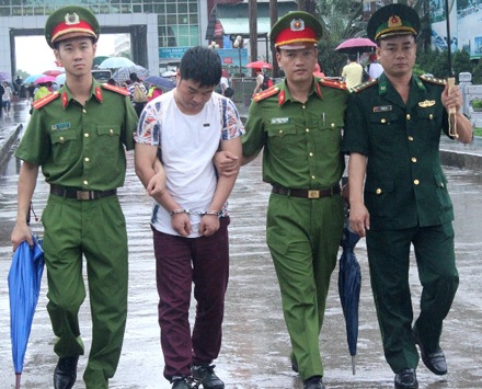 Bắt đối tượng lừa đảo ngân hàng tại Trung Quốc trốn chạy sang Việt Nam - 1 Đối tượng Trần Kim Vân bị cơ quan chức năng của Việt Nam bắt giữ.