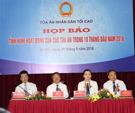Công bố trang phục mới của Thẩm phán khi xét xử - 2 Buổi họp báo của TAND Tối cao.
