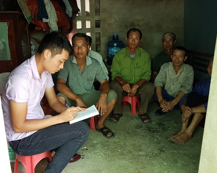 Mập mờ dự án “bán đất” cho doanh nghiệp Trung Quốc - 2 Người dân xã Nghĩa An trao đổi với phóng viên Dân trí, phản đối việc bán đất cho doanh nghiệp Trung Quốc thiếu minh bạch.