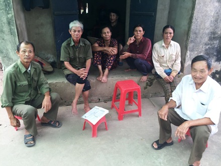 Vụ bán đất cho doanh nghiệp Trung Quốc: Xã dọa không bán không được đền bù? - 1
Người dân thôn Bái Hạ, xã Nghĩa An mong các cơ quan chức năng sớm làm rõ vụ việc này.