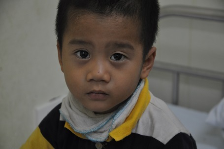 Nhìn bên ngoài, Huy hoàn toàn tỉnh táo, nên nhiều người tưởng bệnh của em đơn giản, bình thường.