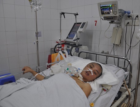 
Bị tai nạn sang 20/10, Hương được đưa vào viện cấp cứu trong tình trạng nguy kịch.
