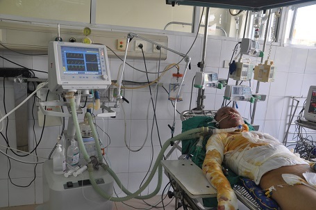 Mỗi lần lọc máu lên đến hơn 10 triệu đồng mà nguy cơ em vẫn phải tiếp tục lọc.