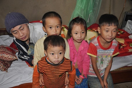 Nhìn các con anh Pủa yên tâm hơn nhiều.