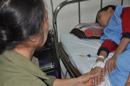 Không có bố, mẹ bị bệnh thần kinh bỏ đi, từ nhỏ Trung đã sống với ông bà ngoại.