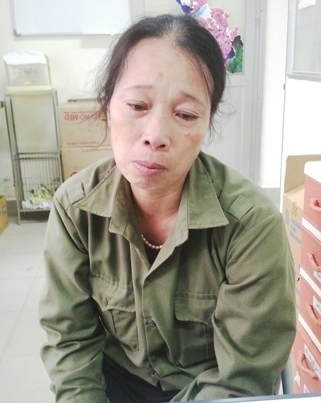 Bố không có, mẹ bỏ đi, bé 10 tuổi nằm chờ chết vì không có tiền mổ u não - 3 Ông bà ngoại nghèo không có tiền đóng mổ cho cháu.