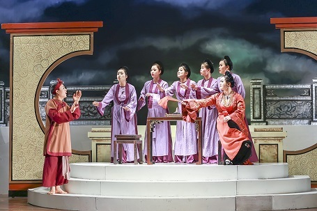 Chèo Hà Nội trẻ trung, hiện đại trong vở mới đầu năm - 2 Chèo Hà Nội trẻ trung, hiện đại trong vở mới đầu năm - 2