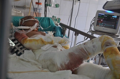 Bố em phải nhập viện cấp cứu trong tình trạng ngàn cân treo sợi tóc,