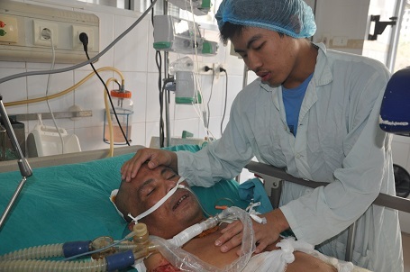 Chứng kiến bố đau đớn...