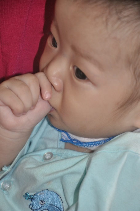 Thiếu 60 triệu đồng, bố mẹ bất lực nhìn con 10 tháng tuổi chờ chết - 9