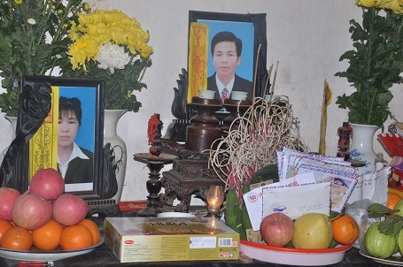 Chị Ngoan vừa qua đời hôm 12.1 âm lịch vì bị xe tải cán, 23 ngày sau anh Anh cũng bỏ đi vì bị cảm đột ngột.