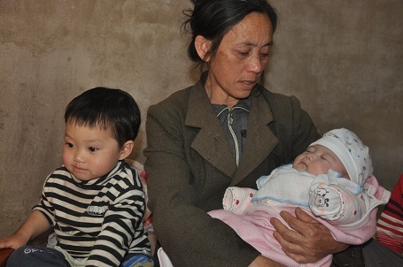 Các con thì còn nhỏ dại chưa biết gì.