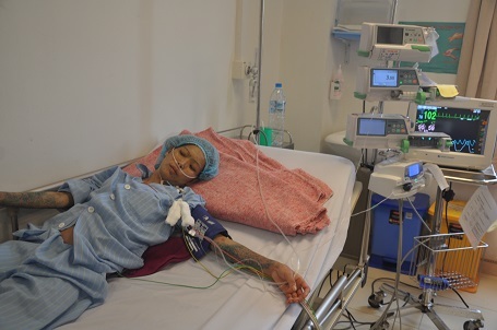 Chồng suy thận đang phải chạy thận ở bệnh viện tỉnh Cao Bằng nên không thể lên đây với chị.