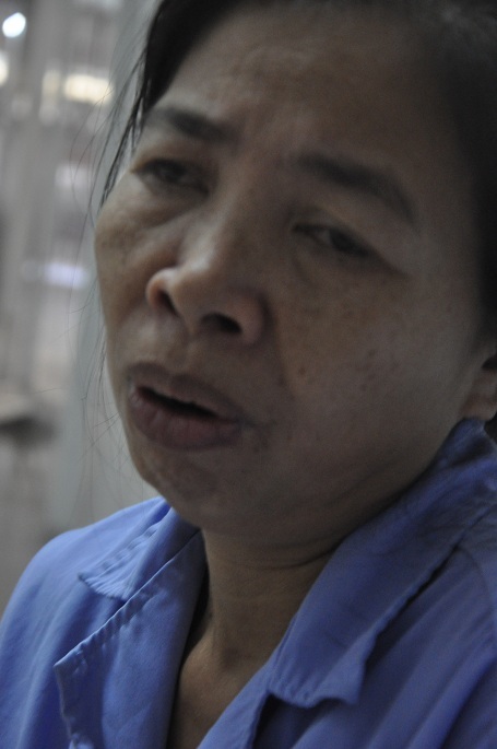 Mẹ của em người phụ nữ khốn khổ chồng chết, một nách nuôi 4 đứa con.