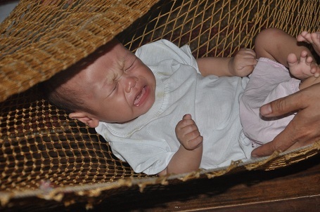 Bị tim bẩm sinh nên cháu Trung phải mổ gấp để cứu sống tính mạng.