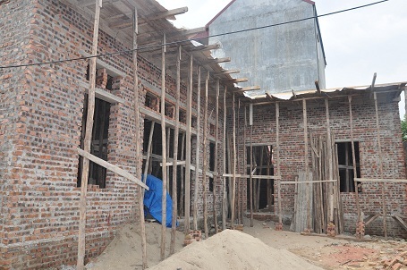 Được sự giúp đỡ của mọi người, mẹ con em đã được xây dựng 1 ngôi nhà mới.