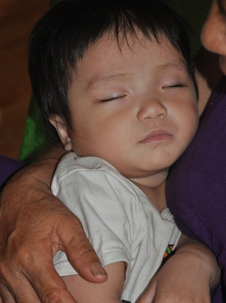 Cô bé Dung ngày nào đã lớn và khỏe mạnh.