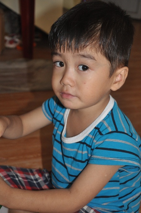 Cậu bé Huy đã khảu khỉnh hơn nhiều.