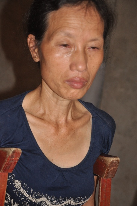 Cuộc đời của chị rồi sẽ ra sao khi con cứ phải đi làm thuê mãi để anh chị có tiền đi viện.