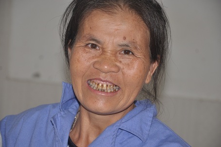 Niềm hạnh phúc của người mẹ nghèo khi con gái được cứu sống.