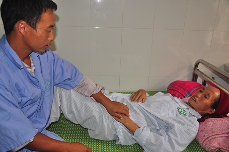 Cô cần phải phẫu thuật sớm nếu không sẽ bị chết não với chi phí lên đến 90 triệu đồng.