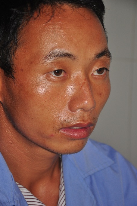 Thương mẹ nhưng anh Sểnh không biết làm gì.